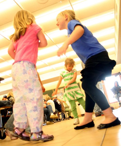 Dancing. Photo by Pam McCulloch, Pinedale Online.