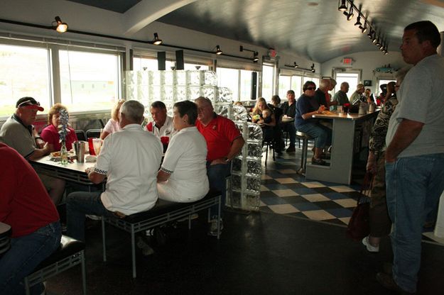 Enjoying Lunch. Photo by Dawn Ballou, Pinedale Online.