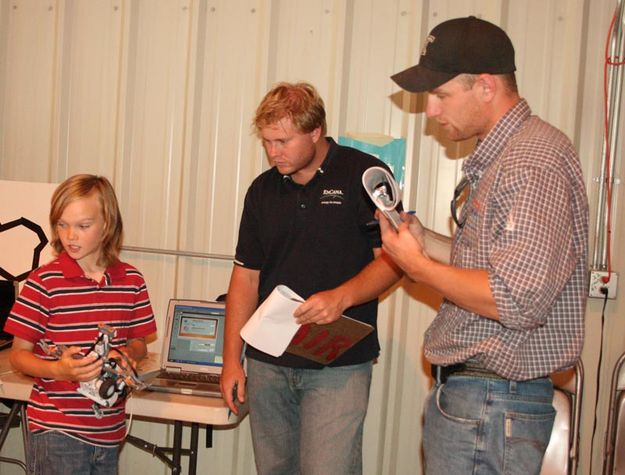 Carson Stinson judging. Photo by Dawn Ballou, Pinedale Online.