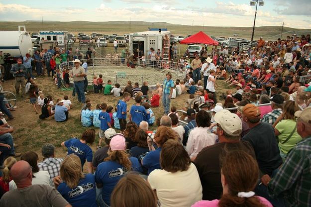 Big Crowd. Photo by Dawn Ballou, Pinedale Online.