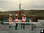 Hooking up the beam. Photo by Dawn Ballou, Pinedale Online.