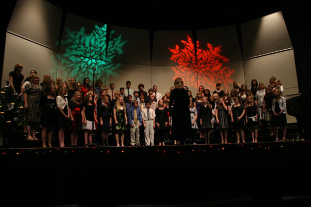 7th & 8th Grade Choir. Photo by Pam McCulloch, Pinedale Online.