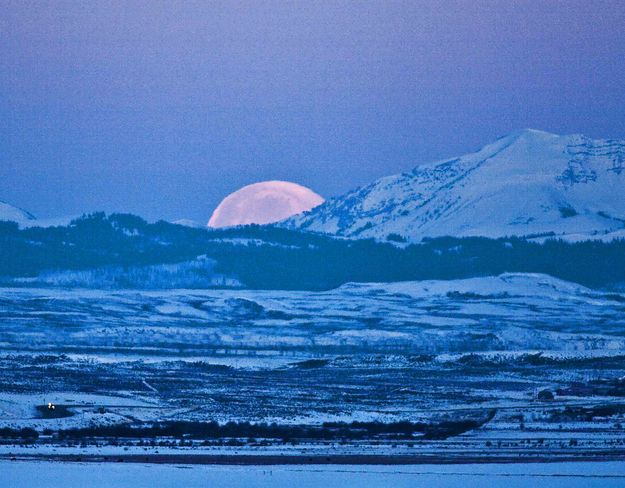 Full Moon setting. Photo by Dave Bell.