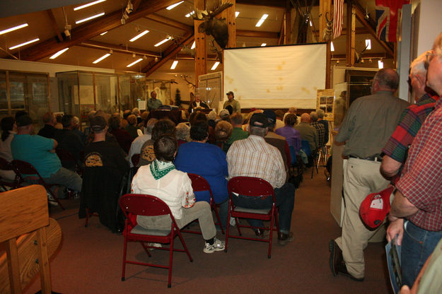 Large crowd. Photo by Dawn Ballou, Pinedale Online.