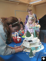 Eating Cake. Photo by Pam McCulloch, Pinedale Online.