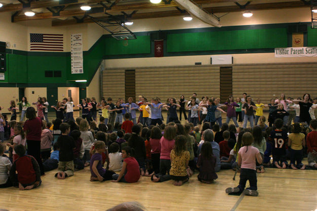 Dancing. Photo by Pam McCulloch, Pinedale Online.