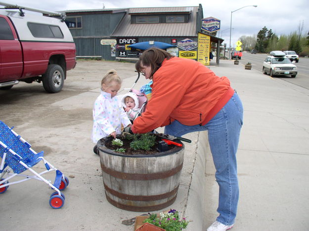 Doris and her helpers. Photo by Sage and Snow Garden Club.