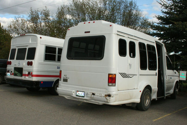 2 Busses. Photo by Dawn Ballou, Pinedale Online.