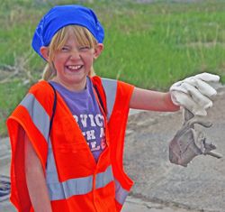 Icky fingers. Photo by Megan Rawlins, Pinedale Roundup.