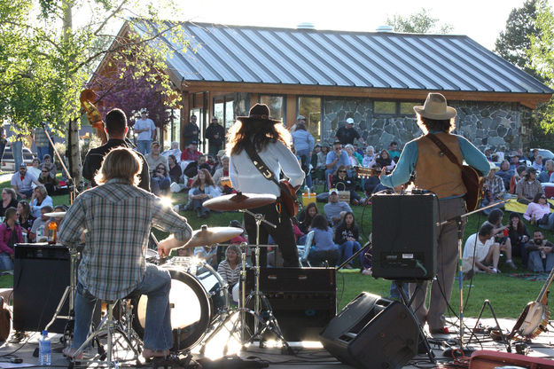 Big Crowd. Photo by Tim Ruland, Pinedale Fine Arts Council..