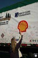 Signing banner. Photo by Dawn Ballou, Pinedale Online.