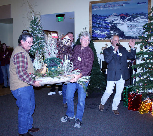 Ann and Jay's wreath. Photo by Dawn Ballou, Pinedale Online.