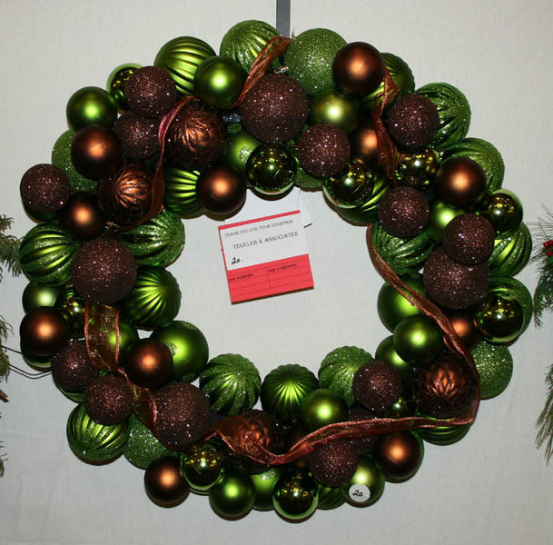 Tegeler & Associates wreath. Photo by Dawn Ballou, Pinedale Online.