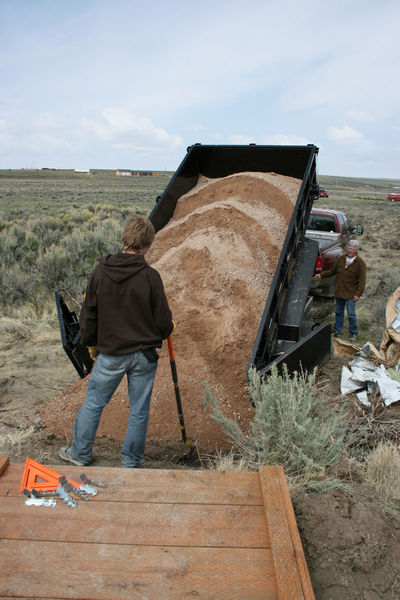 Dumping dirt. Photo by Dawn Ballou, Pinedale Online.