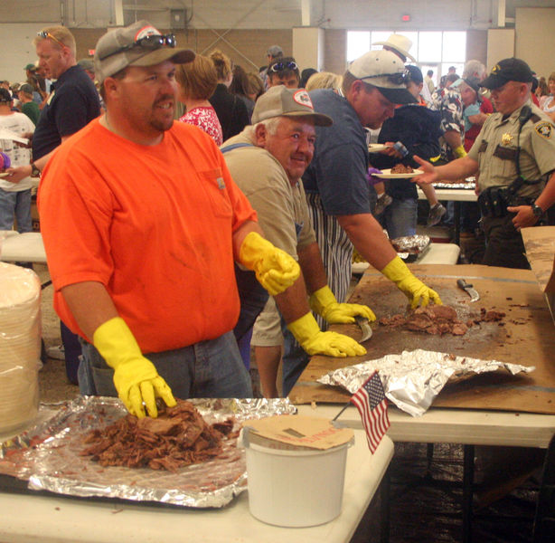 Free Bar-B-Que. Photo by Clint Gilchrist, Pinedale Online.