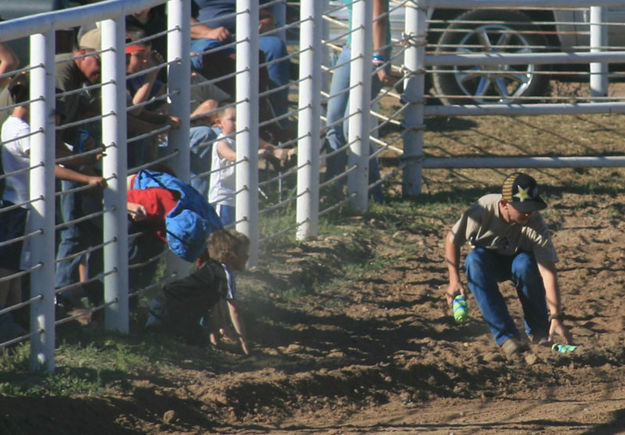 Scrambling. Photo by Dawn Ballou, Pinedale Online.