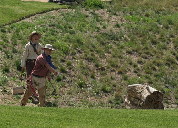 Tomahawk throw. Photo by Dawn Ballou, Pinedale Online.