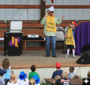 Keith Raymond-Magician. Photo by Dawn Ballou, Pinedale Online.