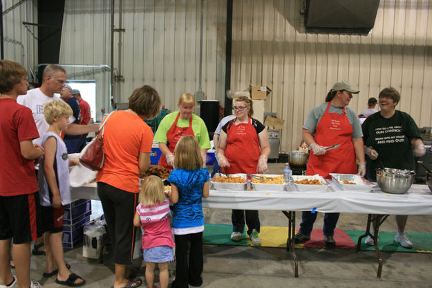 Serving Line. Photo by Dawn Ballou, Pinedale Online.