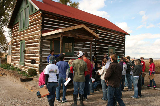 Homestead tour. Photo by Dawn Ballou, Pinedale Online.