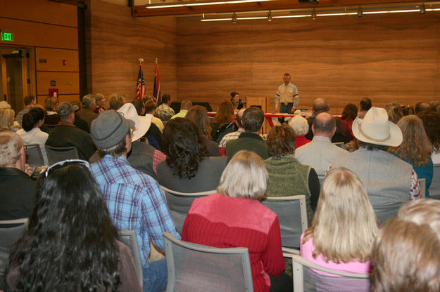 Full house. Photo by Dawn Ballou, Pinedale Online.