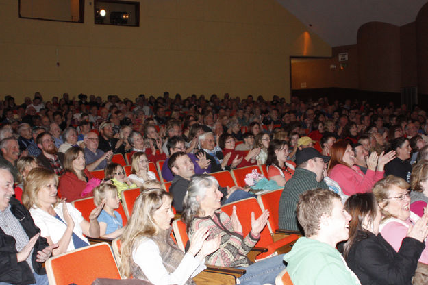 Happy crowd. Photo by Tim Ruland, Pinedale Fine Arts Council.