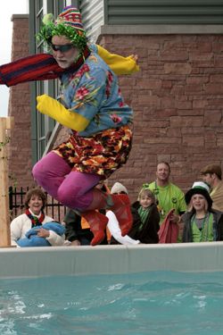 Freezing for funds. Photo by Matthew Manguso, Pinedale Roundup.