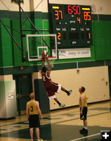 Jonathan Pope basket. Photo by Dawn Ballou, Pinedale Online.