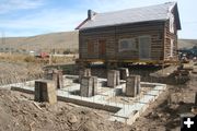 Moving the house. Photo by Clint Gilchrist, Pinedale Online.