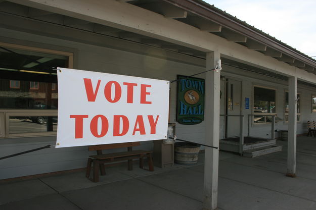 Pinedale Town Hall. Photo by Dawn Ballou, Pinedale Online.