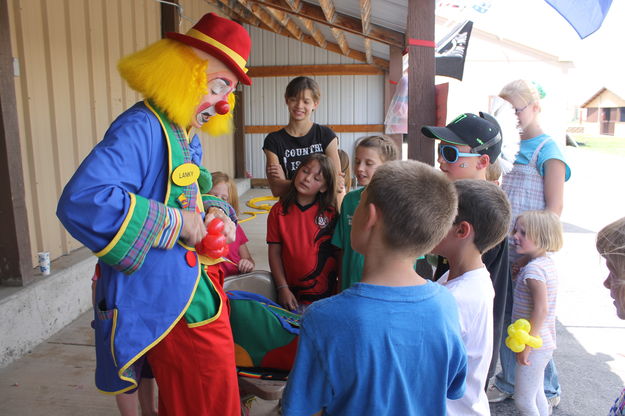 Lanky the Clown. Photo by Dawn Ballou, Pinedale Online.