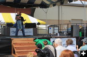 Juggling balls and a kid. Photo by Dawn Ballou, Pinedale Online.