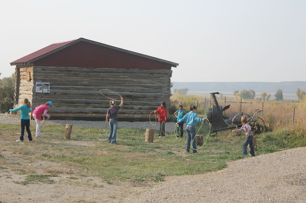 Learning to rope. Photo by Dawn Ballou, Pinedale Online.