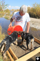 Helpers. Photo by Dawn Ballou, Pinedale Online.