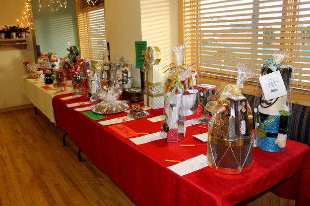 Silent Auction. Photo by Dawn Ballou, Pinedale Online.