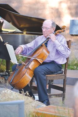 Music in the Courtyard. Photo by Caitlin Tan, Sublette Examiner.