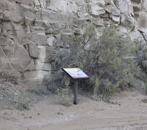 Interpretive sign. Photo by Dawn Ballou, Pinedale Online.