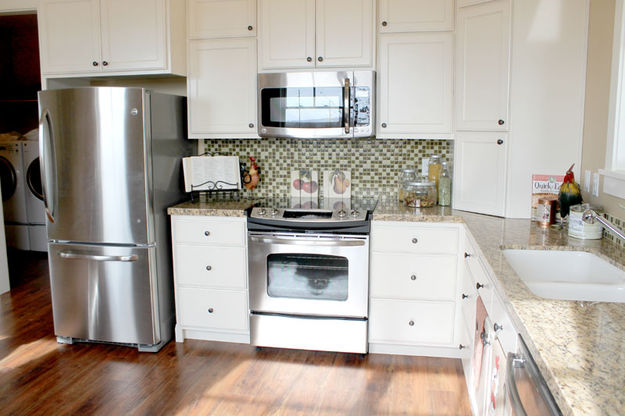 White Kitchen Cabinets. Photo by Dawn Ballou, Pinedale Online.