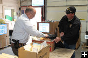 Bagging boxes. Photo by Dawn Ballou, Pinedale Online.