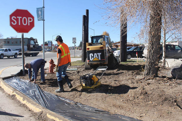 Preparing the site. Photo by Dawn Ballou, Pinedale Online.