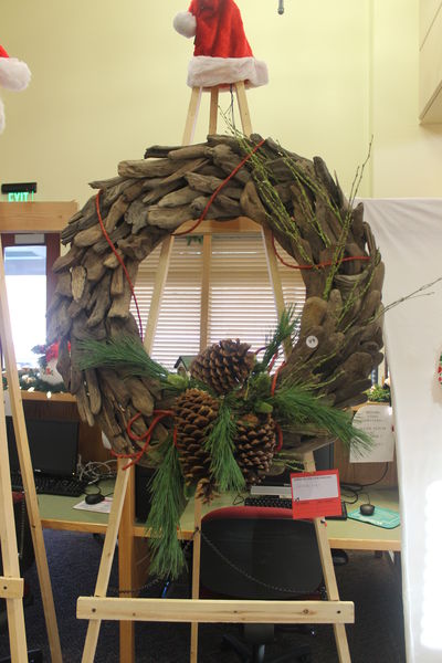 Wreath Auction. Photo by Pinedale Online.