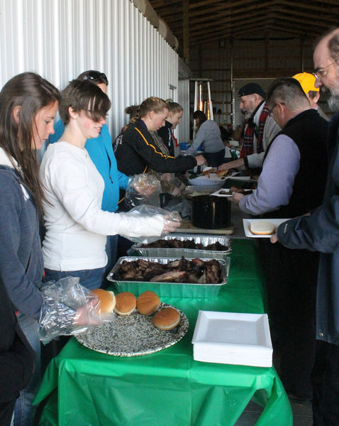 Food line. Photo by Dawn Ballou, Pinedale Online.