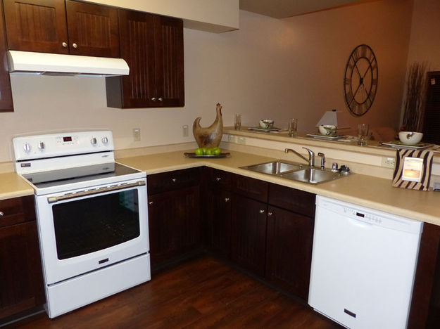 Kitchen. Photo by Dawn Ballou, Pinedale Online.