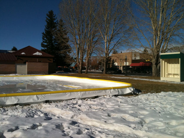 Downtown ice skating rink. Photo by Dawn Ballou, Pinedale Online.