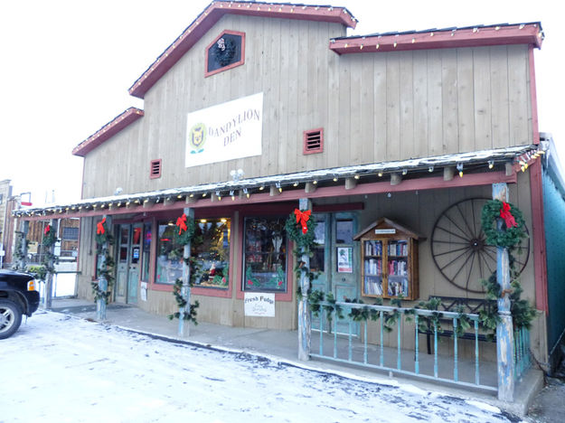 Dandylion Den. Photo by Dawn Ballou, Pinedale Online.