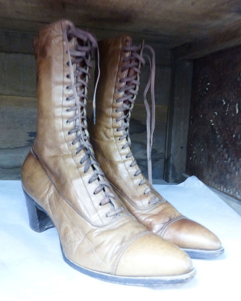 Ladies boots. Photo by Dawn Ballou, Pinedale Online.