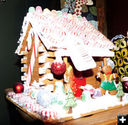 Gingerbread house. Photo by Dawn Ballou, Pinedale Online.