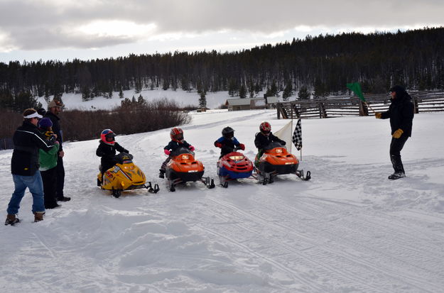 Kids Sno Cross Start. Photo by Terry Allen, Pinedale Online.