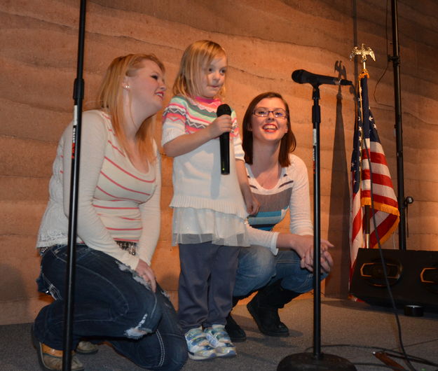 Frozen Karaoke. Photo by Terry Allen, Pinedale Online.