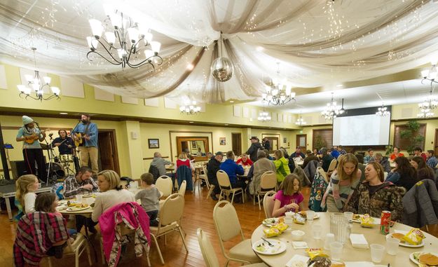 Musher Dinner. Photo by Pinedale Online.